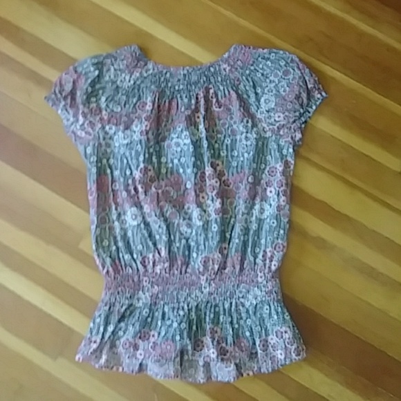 NWOT- cute shirt w/ flowers - Picture 4 of 4